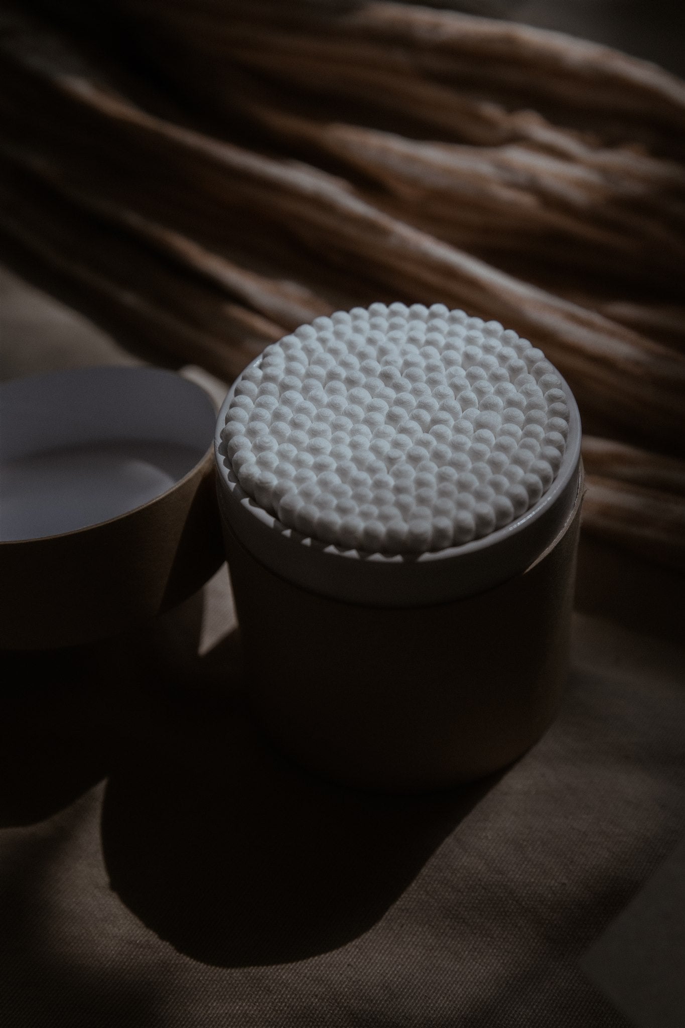 Eco-conscious round tip cotton swabs for beauty professionals